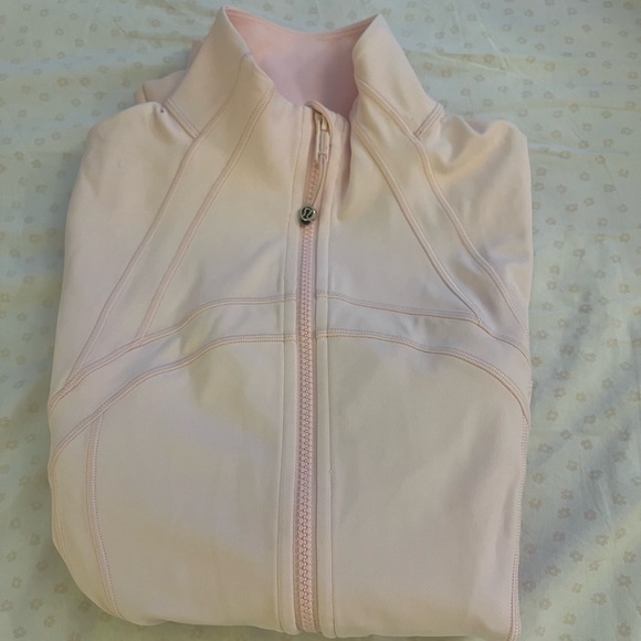 -SOLD- 
Lulu Lemon - Define Cropped Jacket Strawberry Milkshake Sz 8 BWT - Picture 2 of 3